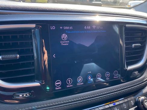 Used 2019 Chrysler Pacifica Limited w/ Tire & Wheel Group FWD image 19