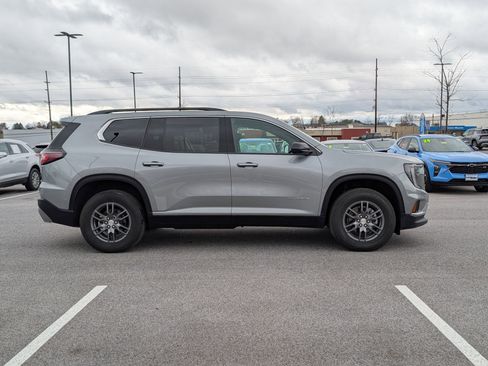 Used 2025 GMC Acadia Elevation image 6