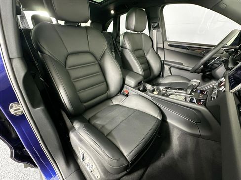Certified 2026 Porsche Macan AWD/4WD image 28