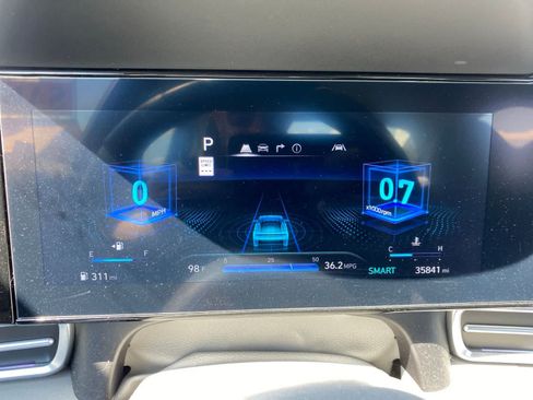 Used 2024 Hyundai Elantra SEL FWD image 13