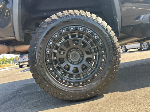 Used 2018 GMC Sierra 1500 SLT AWD/4WD image 19