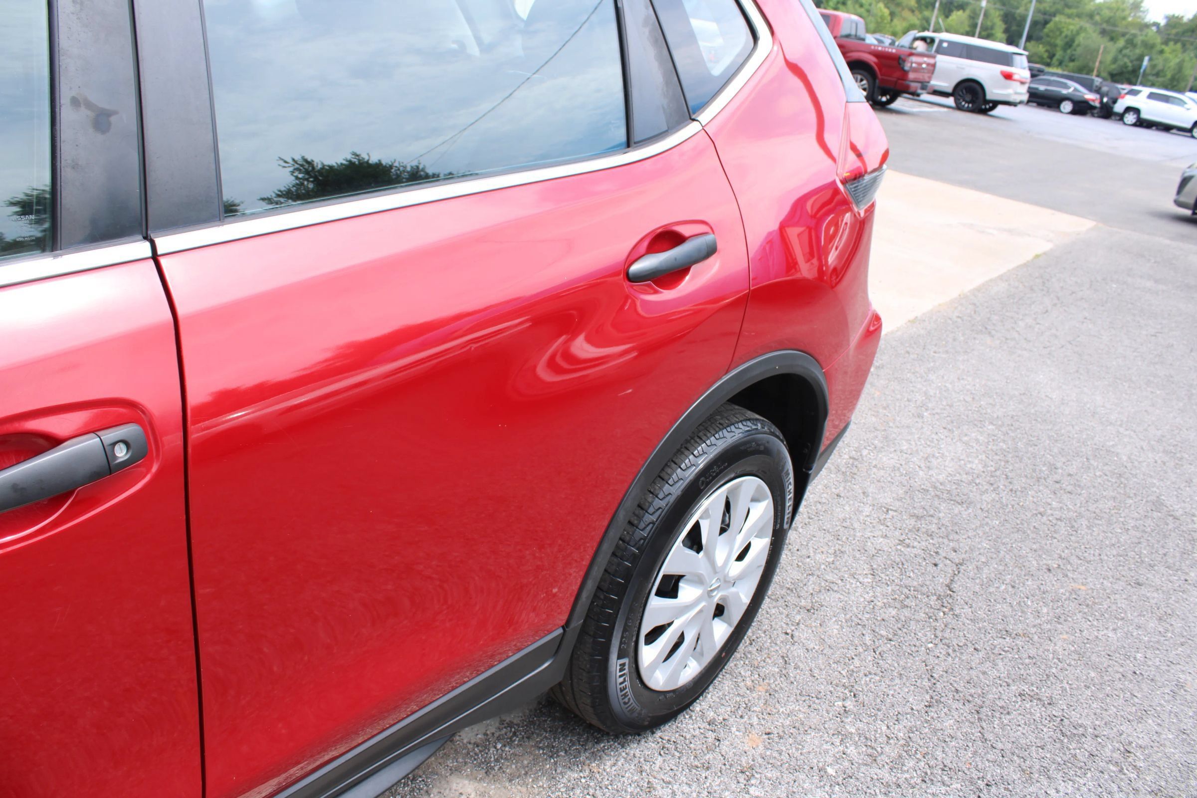 Used 2017 Nissan Rogue S AWD/4WD image 4