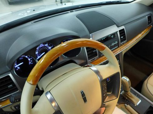 Used 2011 Lincoln MKZ FWD image 20