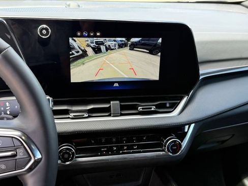 Used 2025 Chevrolet Equinox LT FWD image 14