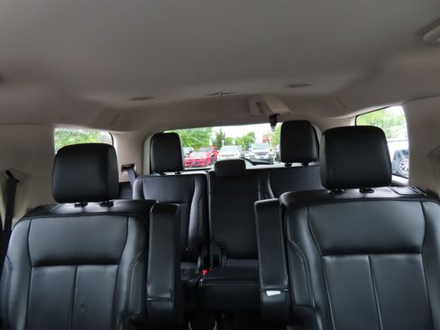 Used 2024 Ford Expedition XLT AWD/4WD image 39