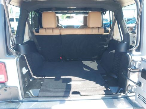 Used 2016 Jeep Wrangler Unlimited Sahara w/ Connectivity Group AWD/4WD image 26