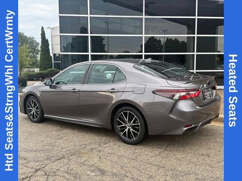 Used 2022 Toyota Camry SE w/ Cold Weather Package FWD image 5