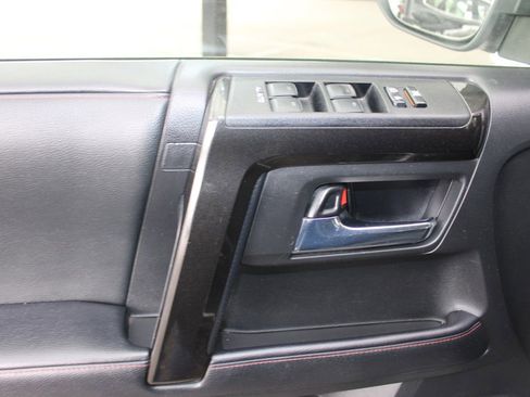 Used 2020 Toyota 4Runner TRD Off-Road AWD/4WD image 21
