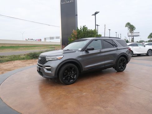 Used 2023 Ford Explorer ST-Line w/ Class IV Trailer Tow Package image 5