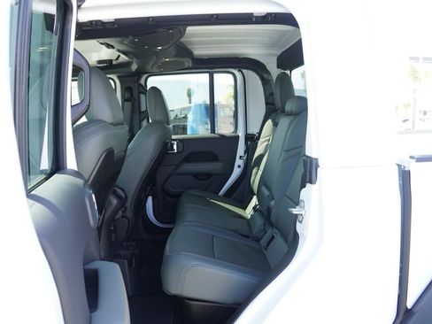 New 2026 Jeep Gladiator Mojave image 18