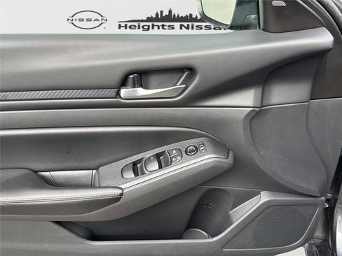 Used 2024 Nissan Altima 2.5 SV image 12