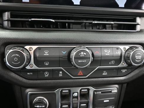 New 2026 Jeep Gladiator Sport image 17