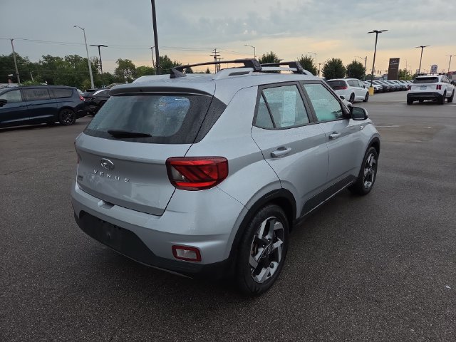 Certified 2022 Hyundai Venue SEL FWD image 8