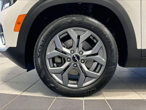 Used 2024 Kia Seltos LX AWD/4WD image 7