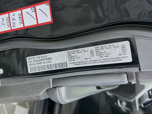 Used 2023 Jeep Grand Cherokee L Laredo RWD image 12