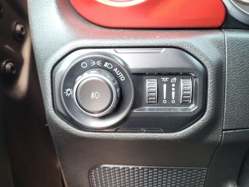Used 2019 Jeep Wrangler Unlimited Rubicon w/ Dual Top Group AWD/4WD image 22