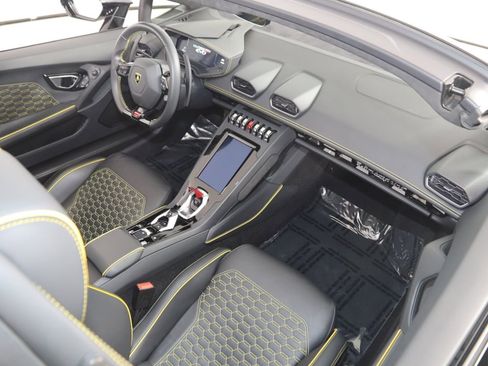 Used 2023 Lamborghini Huracan EVO image 19
