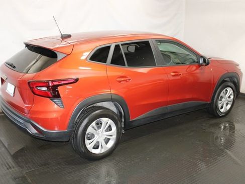 Used 2024 Chevrolet Trax LS FWD image 5