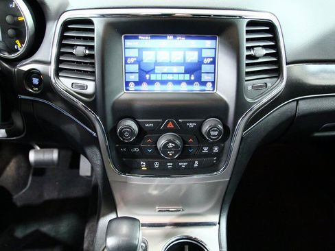 Used 2018 Jeep Grand Cherokee Limited image 21