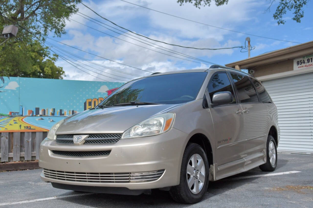 Used 2005 Toyota Sienna LE w/ Assistance Pkg 2 FWD image 2