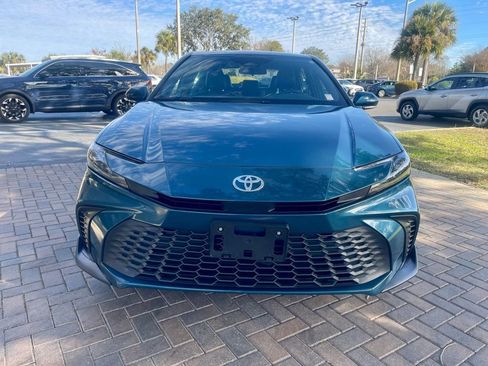 Used 2025 Toyota Camry SE image 8