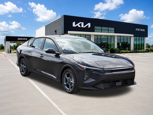 New 2026 Kia K4 FWD image 3