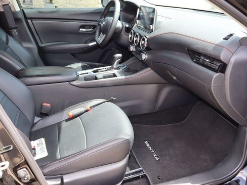 Used 2025 Nissan Sentra SR w/ SR Premium Package FWD image 17