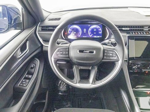 New 2025 Jeep Grand Cherokee Laredo image 30