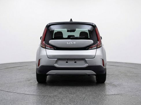 Used 2025 Kia Soul LX w/ LX Technology Package FWD image 7