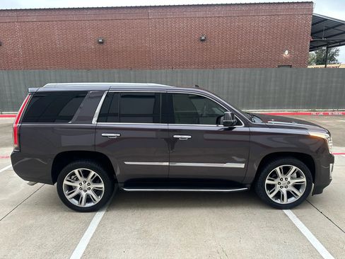 Used 2016 Cadillac Escalade Luxury image 7