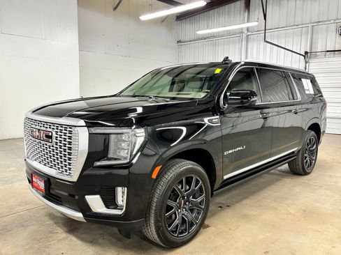 Used 2023 GMC Yukon XL Denali w/ Max Trailering Package AWD/4WD image 3