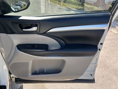 Used 2017 Toyota Highlander XLE image 43