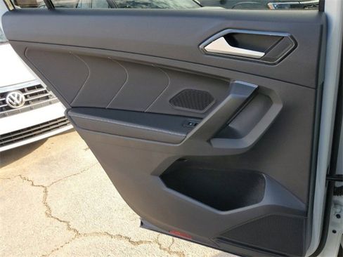 Used 2023 Volkswagen Tiguan SE w/ Panoramic Sunroof Package image 13