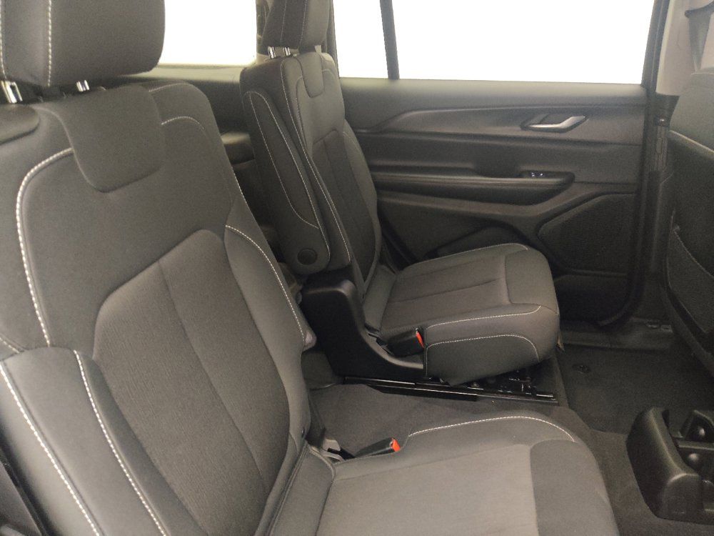 Used 2023 Jeep Grand Cherokee L Laredo RWD image 19