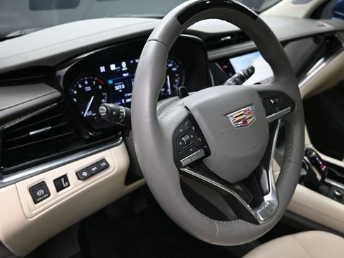 Used 2023 Cadillac XT6 Premium Luxury w/ Technology Package image 12