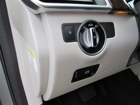 Used 2013 Mercedes-Benz ML 350 4MATIC image 11