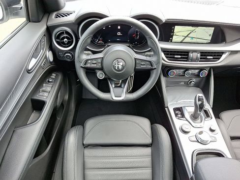 New 2025 Alfa Romeo Stelvio Sprint image 7