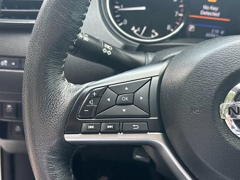 Used 2018 Nissan Rogue SL FWD image 24