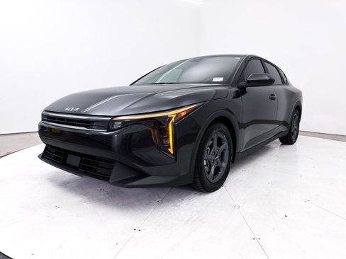 Certified 2025 Kia K4 FWD image 13