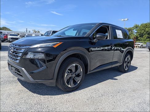 Used 2025 Nissan Rogue SV AWD/4WD image 8
