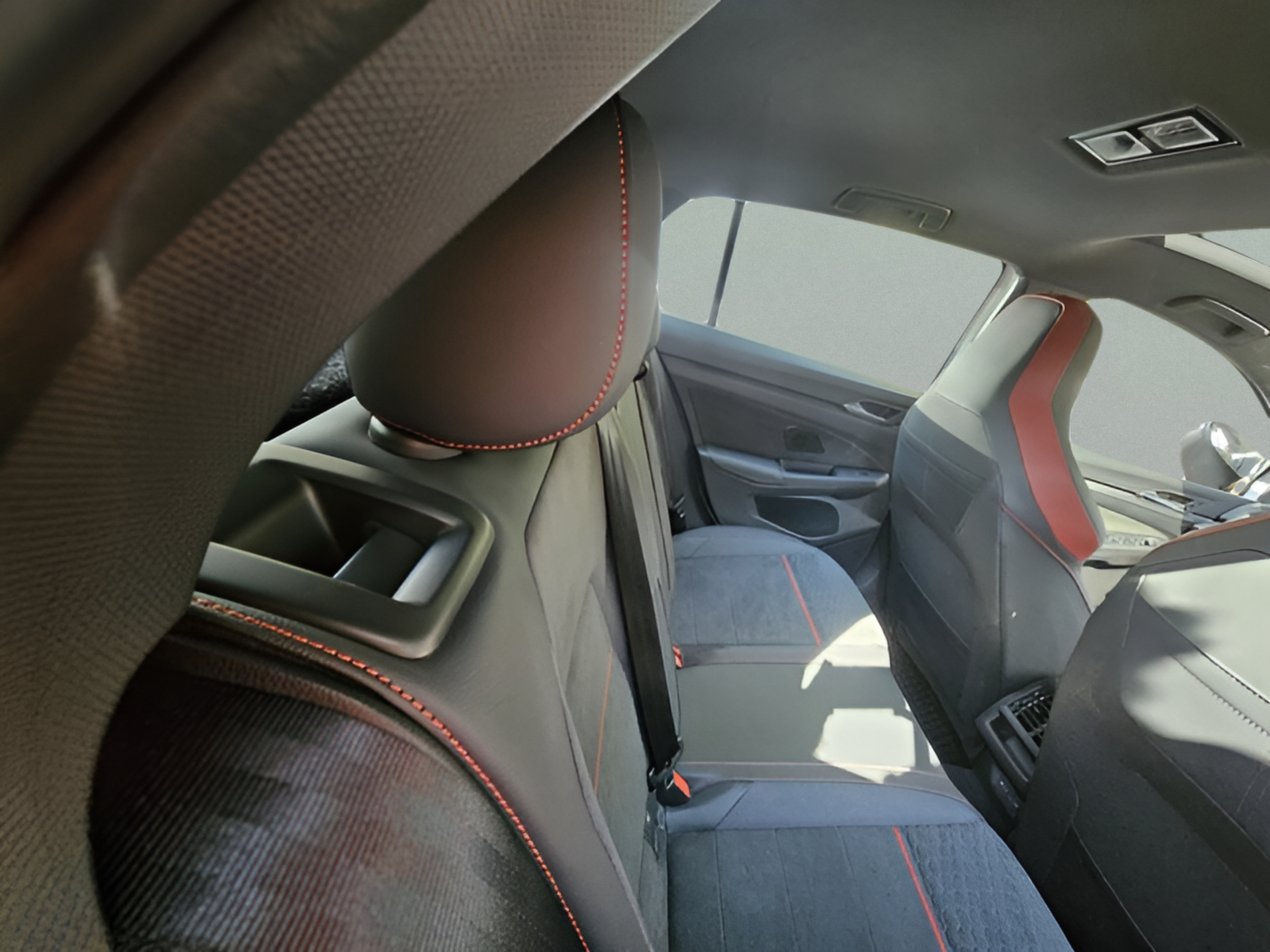 Used 2025 Volkswagen GTI SE FWD image 4