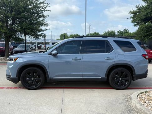 Used 2023 Honda Pilot Touring image 2