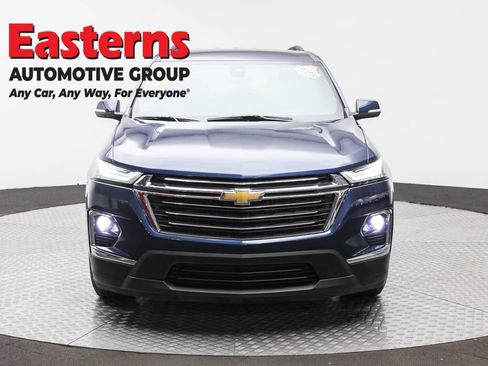 Used 2022 Chevrolet Traverse LT image 2