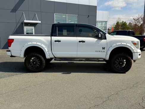 Used 2023 Nissan Titan SV w/ SV Convenience Package AWD/4WD image 7