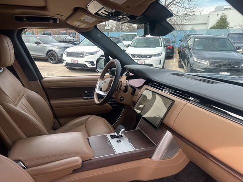 Used 2025 Land Rover Range Rover SE image 8