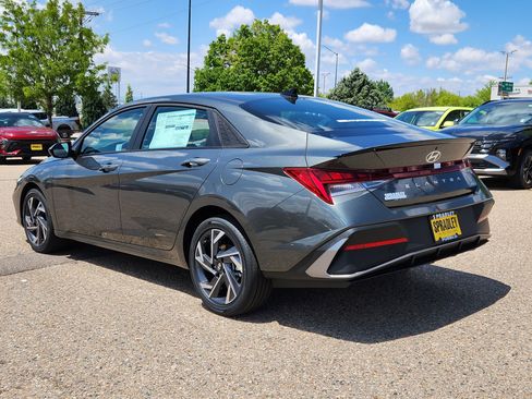 New 2025 Hyundai Elantra SEL image 3
