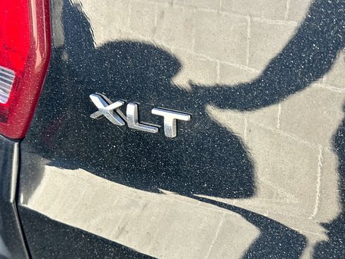 Used 2018 Ford Explorer XLT image 6