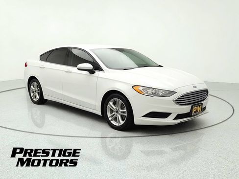 Used 2018 Ford Fusion SE FWD image 1