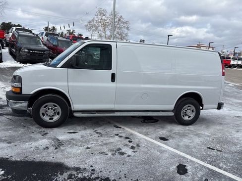 Used 2024 Chevrolet Express 2500 w/ Driver Convenience Package image 6