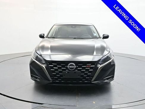 Used 2023 Nissan Altima 2.5 SR FWD image 2